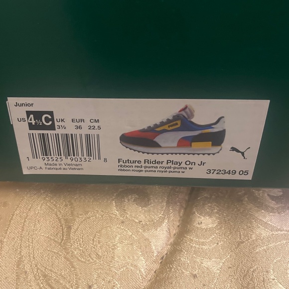 Big Kid Puma Gym Shoe - Picture 1 of 5